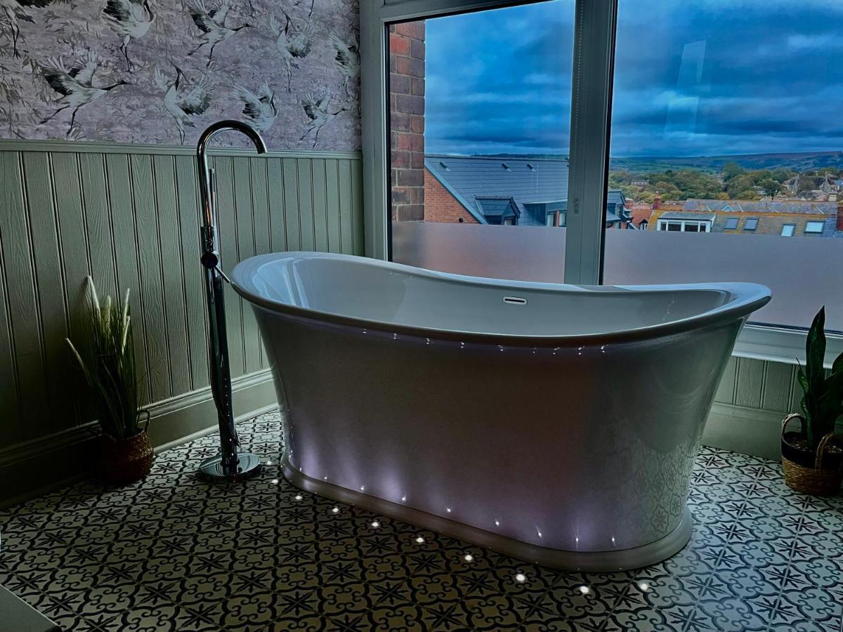 Elysium Holiday Lets - Elysium Suite, Stunning By The Beach Apartmán